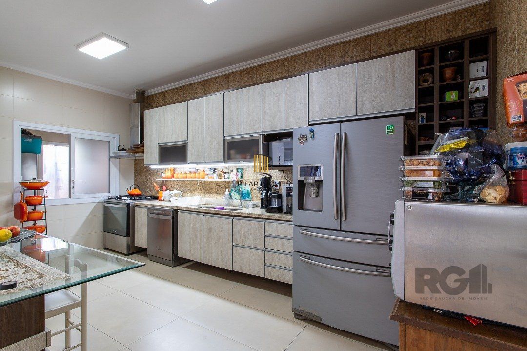 Apartamento com uma cobertura horizontal com 329,10 m² privativos com suíte