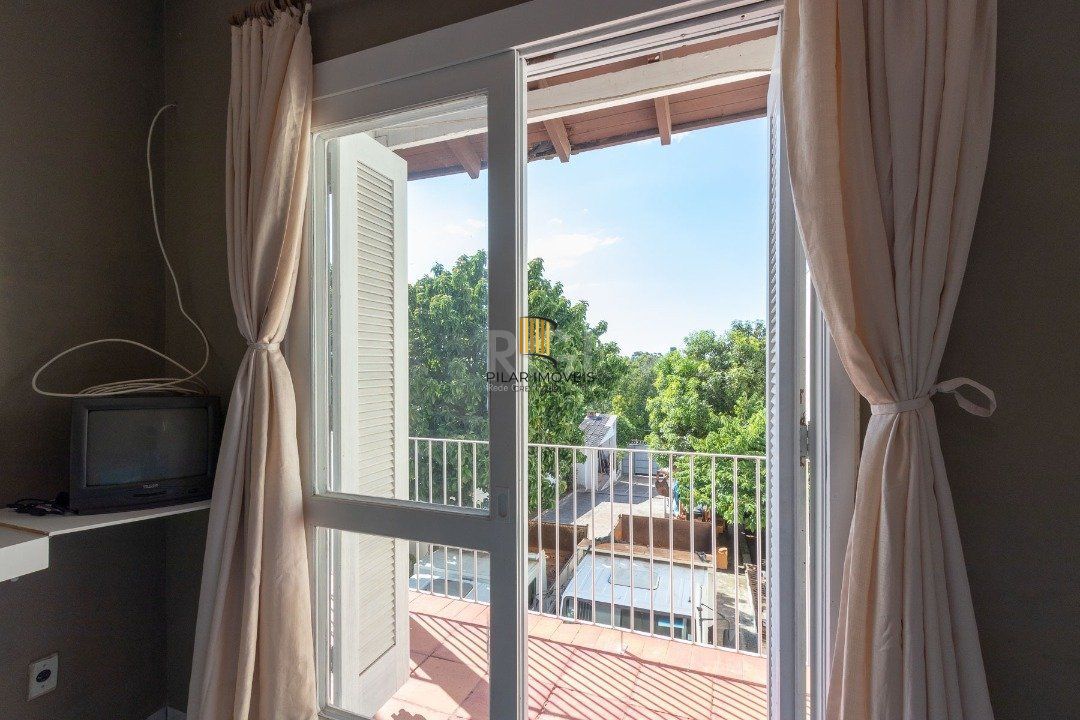 Casa para Venda - 199.62m², 5 dormitórios, 15 vagas - Tristeza