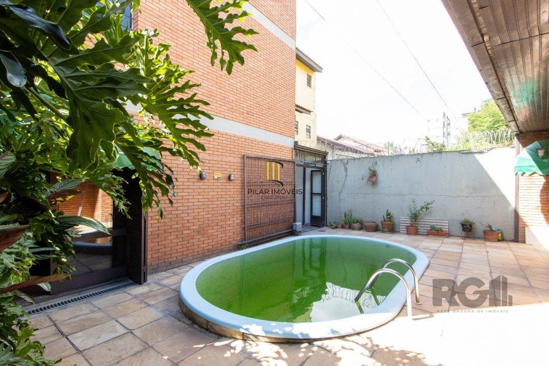 Casa para Venda - 500m², 4 dormitórios, sendo 1 suites, 4 vagas - Coronel Aparício Borges