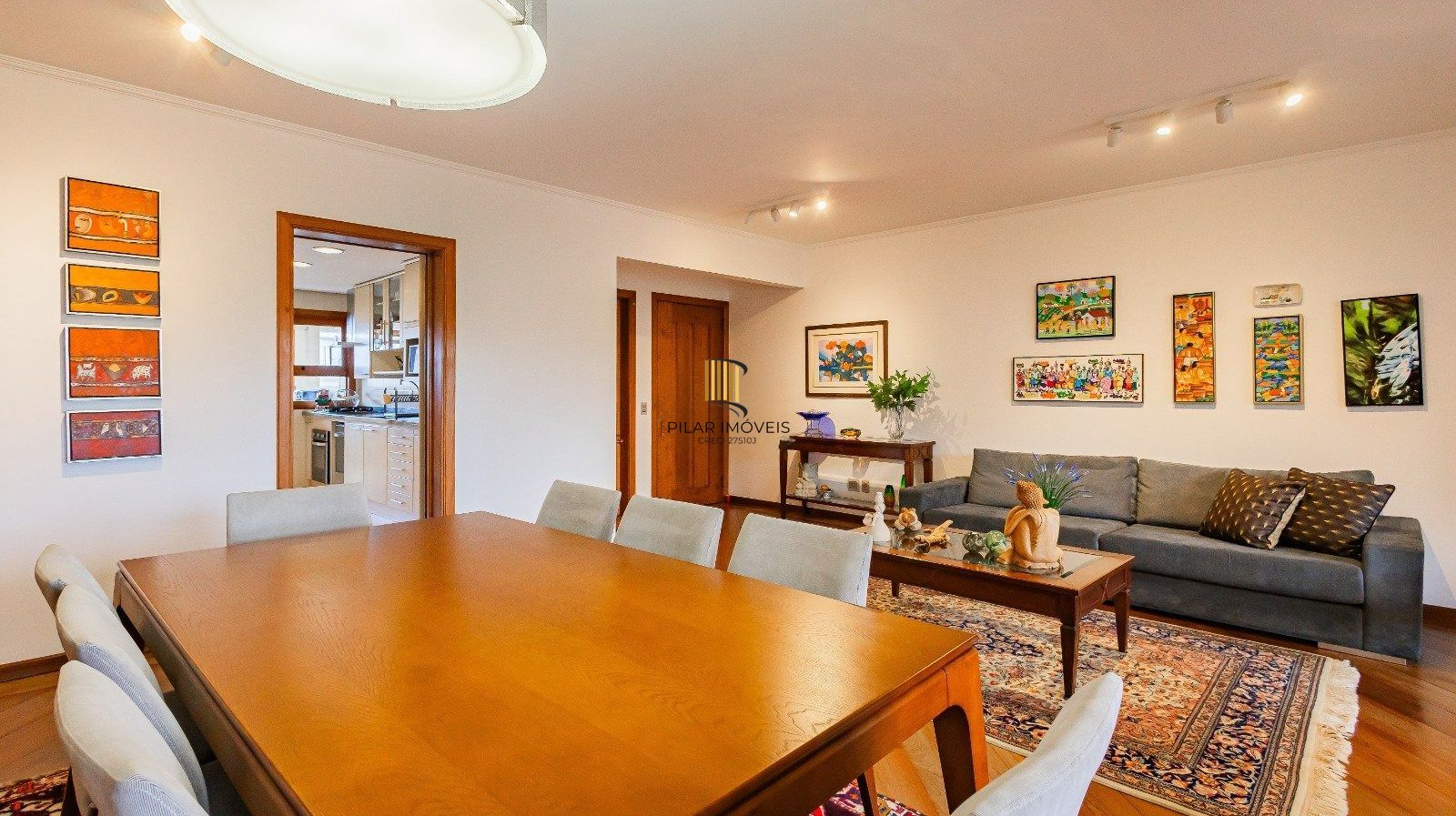 Apartamento com três quartos e três vagas, no bairro Bela Vista