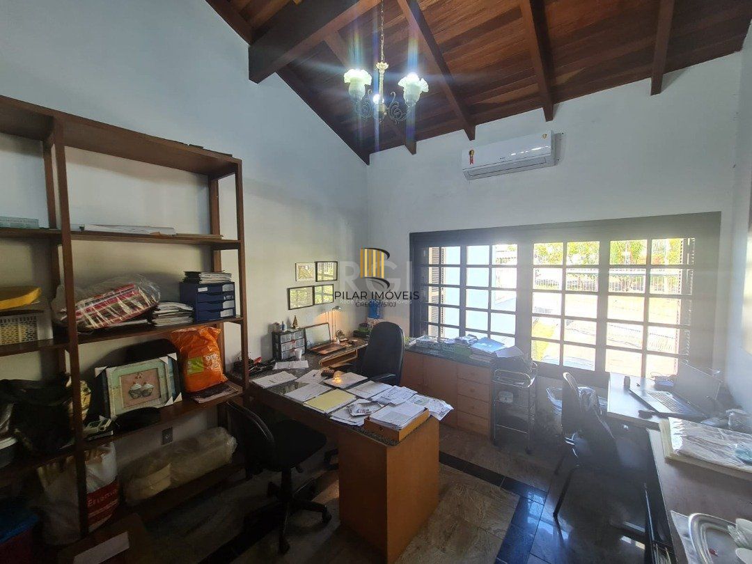 Casa para Venda - 464m², 5 dormitórios, sendo 4 suites, 4 vagas - Nonoai