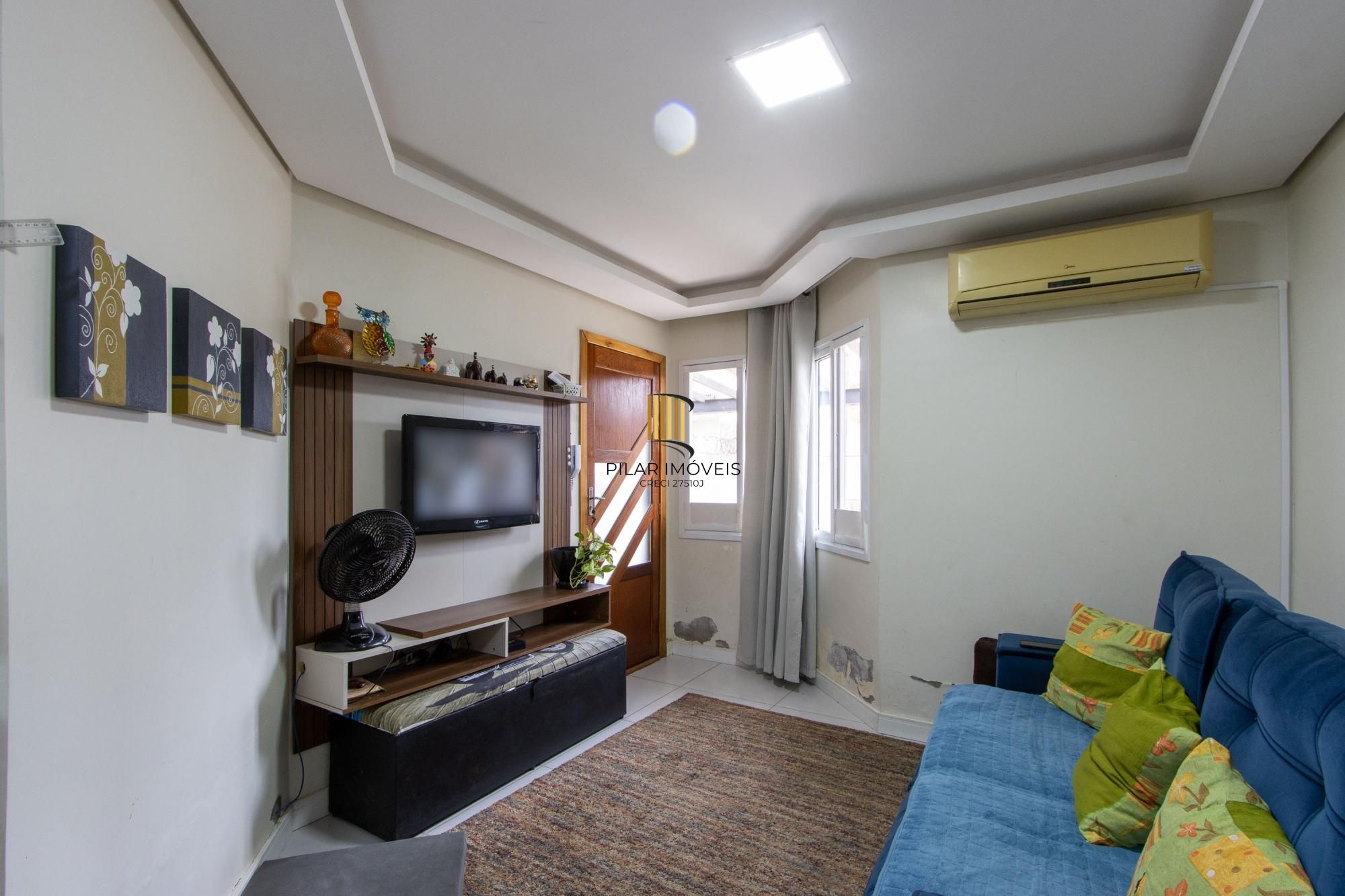 Casa terrea de 2 dormitórios, em excelente localização, amplo pátio e local tranquilo.