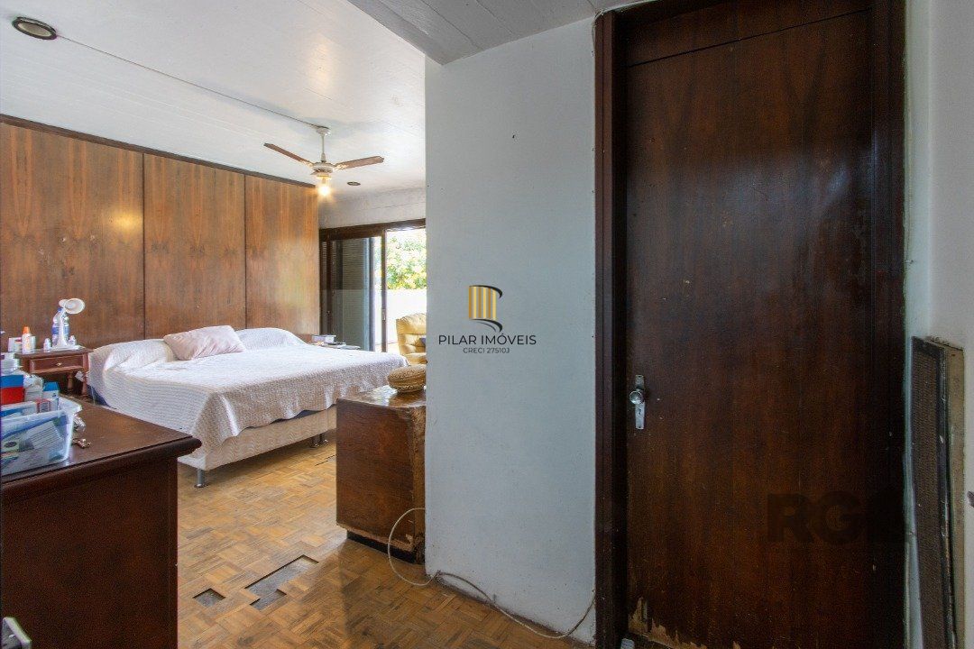 Casa com 724 m² privativos, 4 dormitórios sendo 4 suítes, 6 vagas sendo 3 cobertas