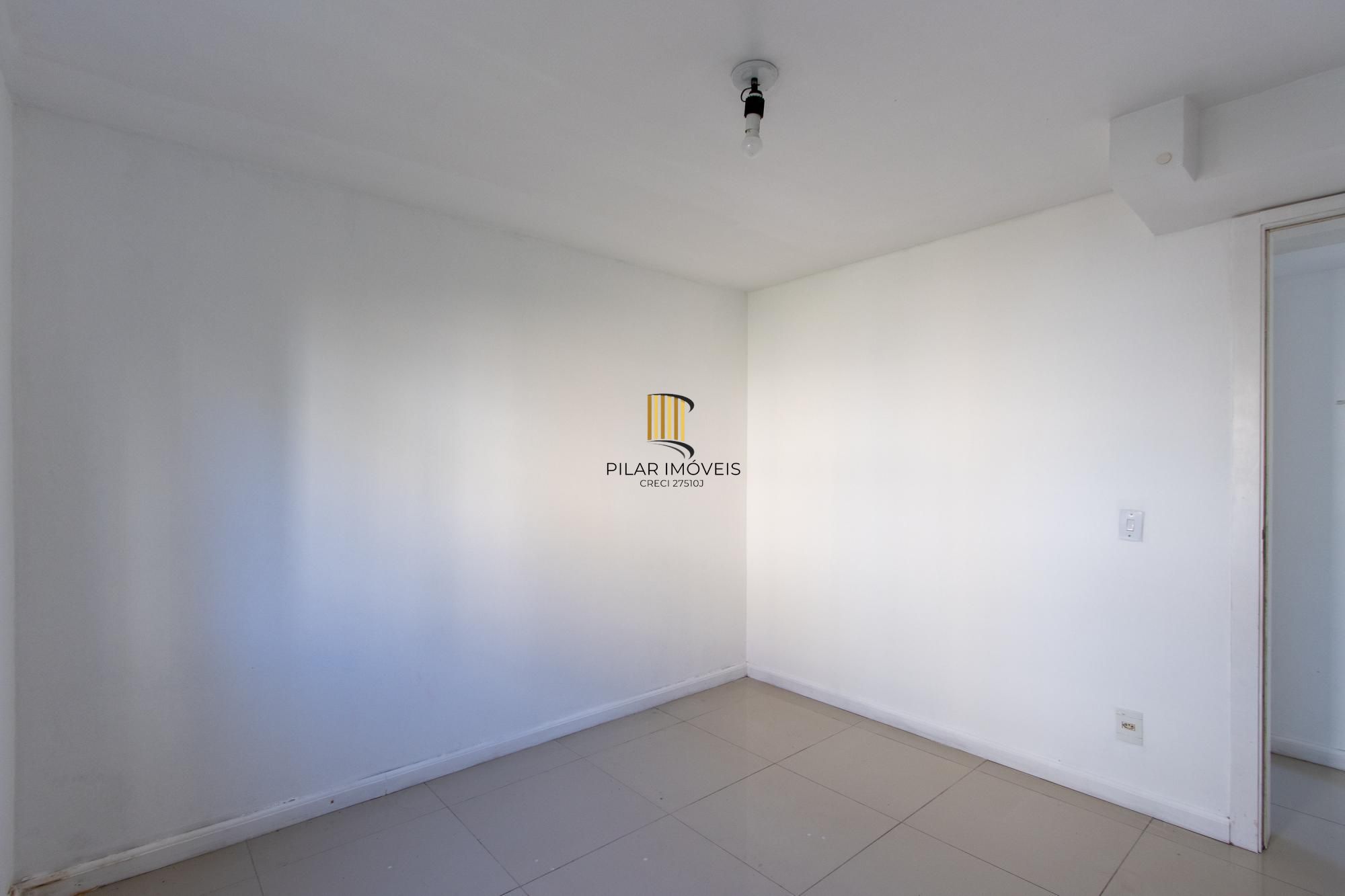 Apartamento térreo desocupado com  2 dormitórios I bairro Hipica