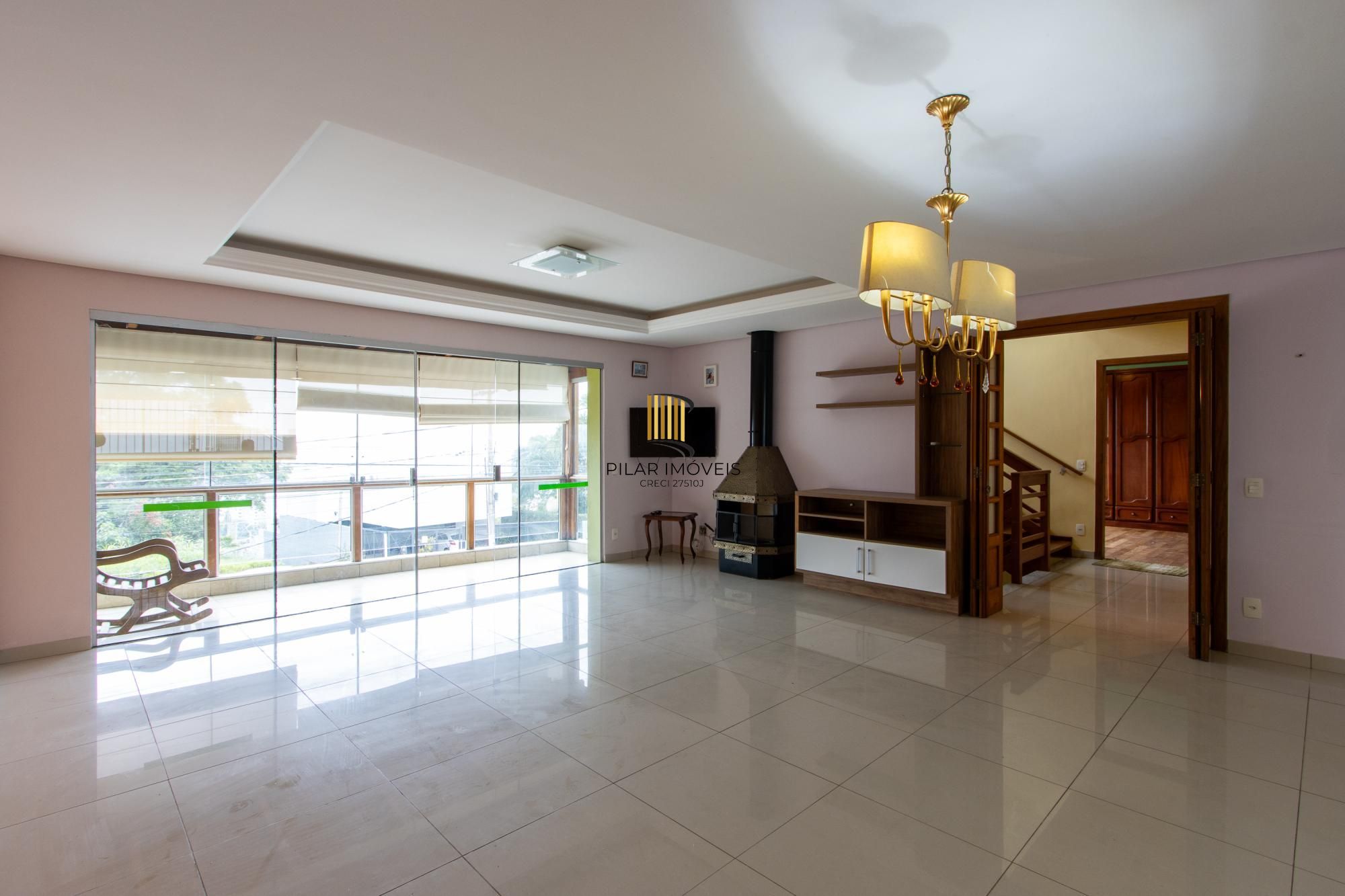 Casa para Venda - 470m², 3 dormitórios, sendo 1 suites, 6 vagas - Nonoai