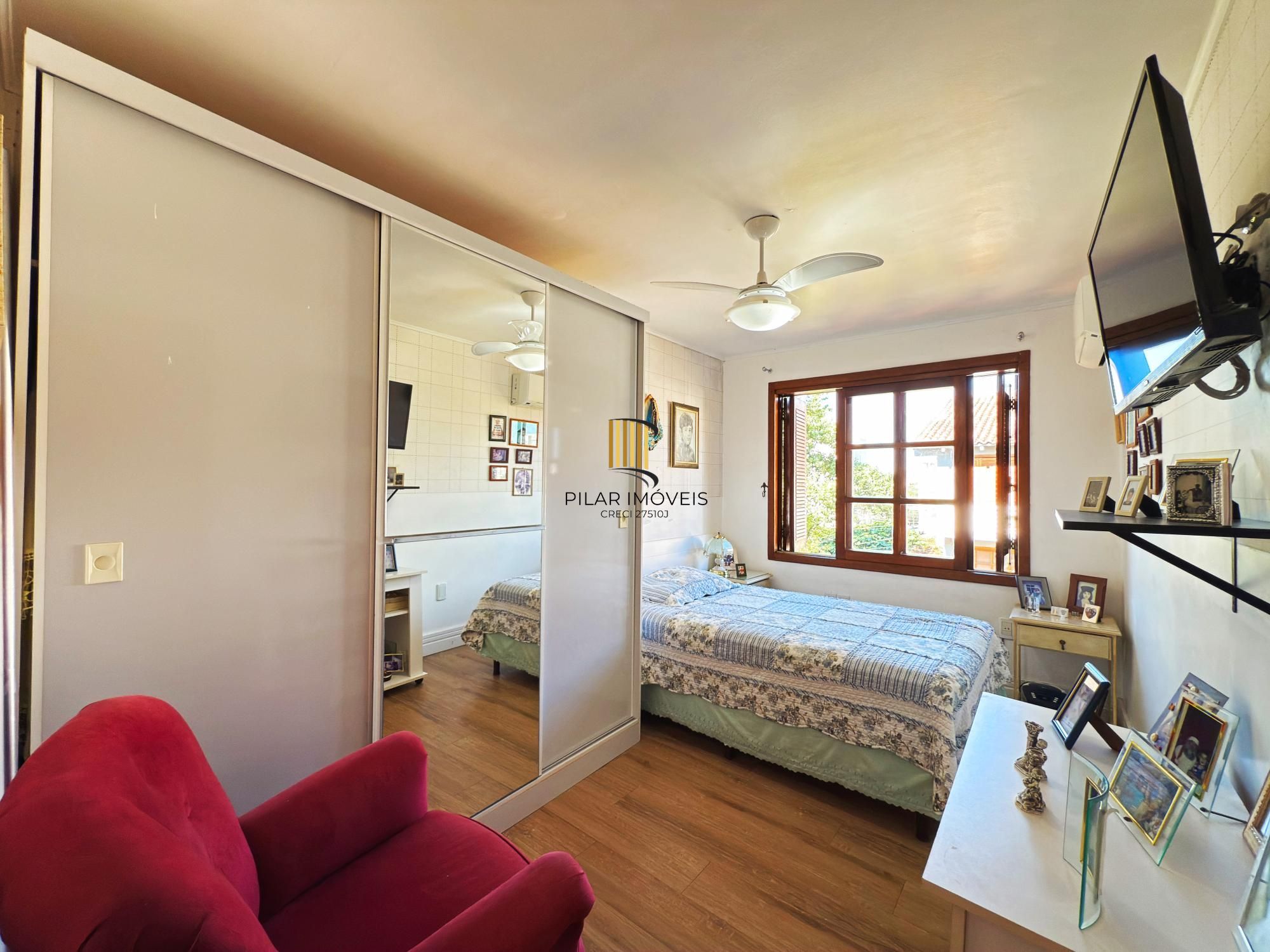 Casa em condomínio bairro Tristeza, com 185m² privativos.