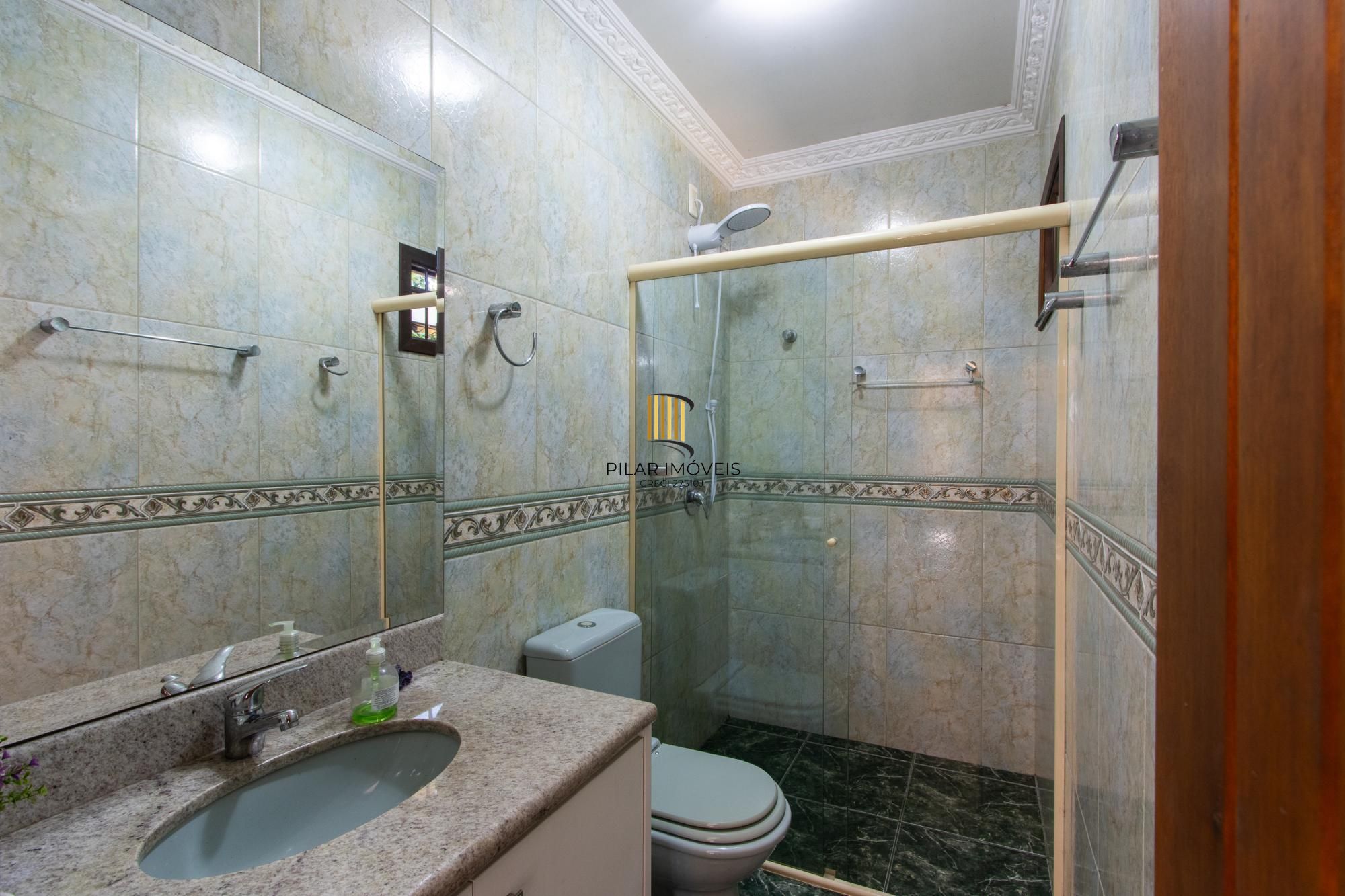 Casa com 3 quartos e 357m² à venda em Tristeza, Porto Alegre.