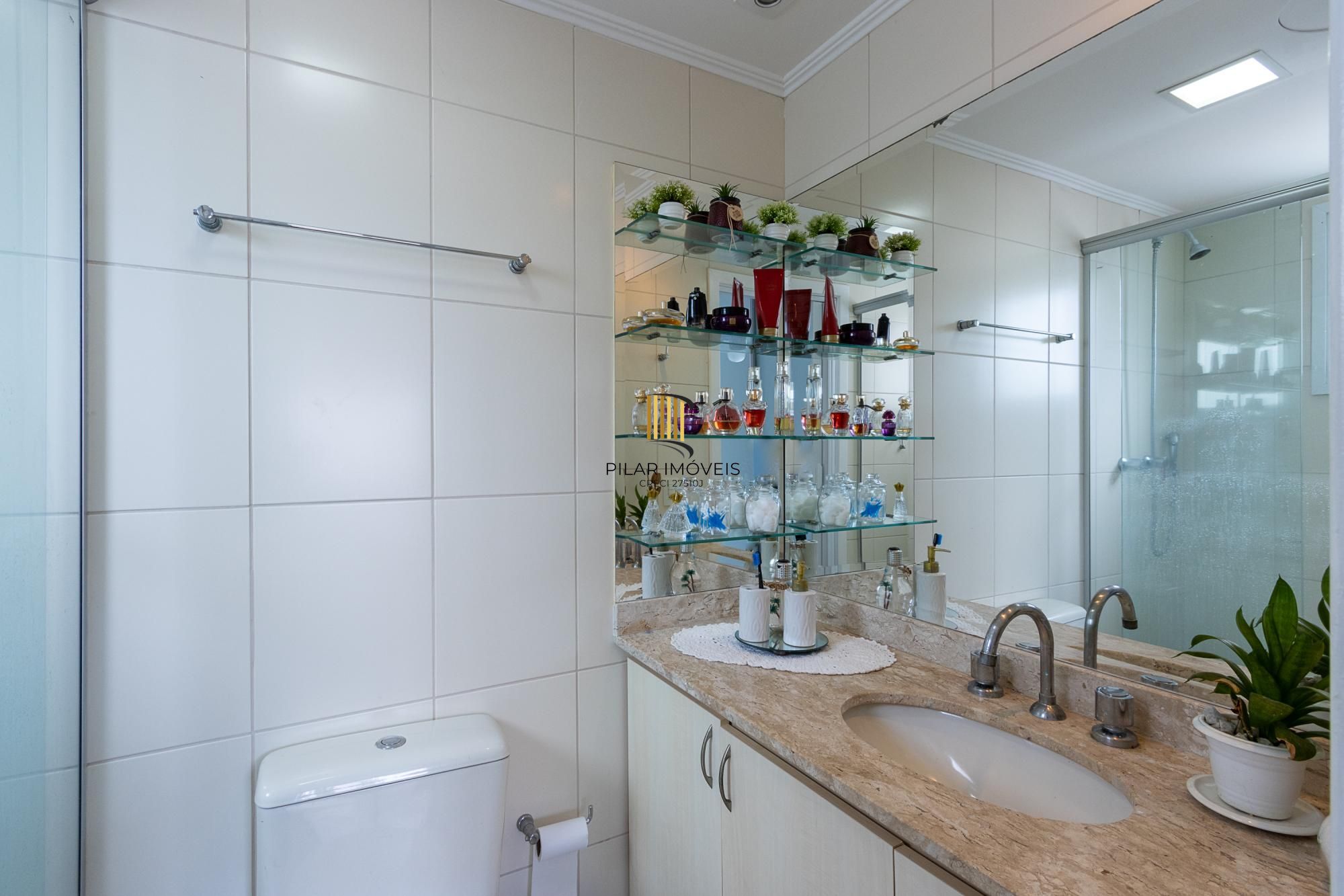 **Apartamento Mobiliado de 3 Quartos na Tristeza, Porto Alegre - Venda por R$ 595.000,00**