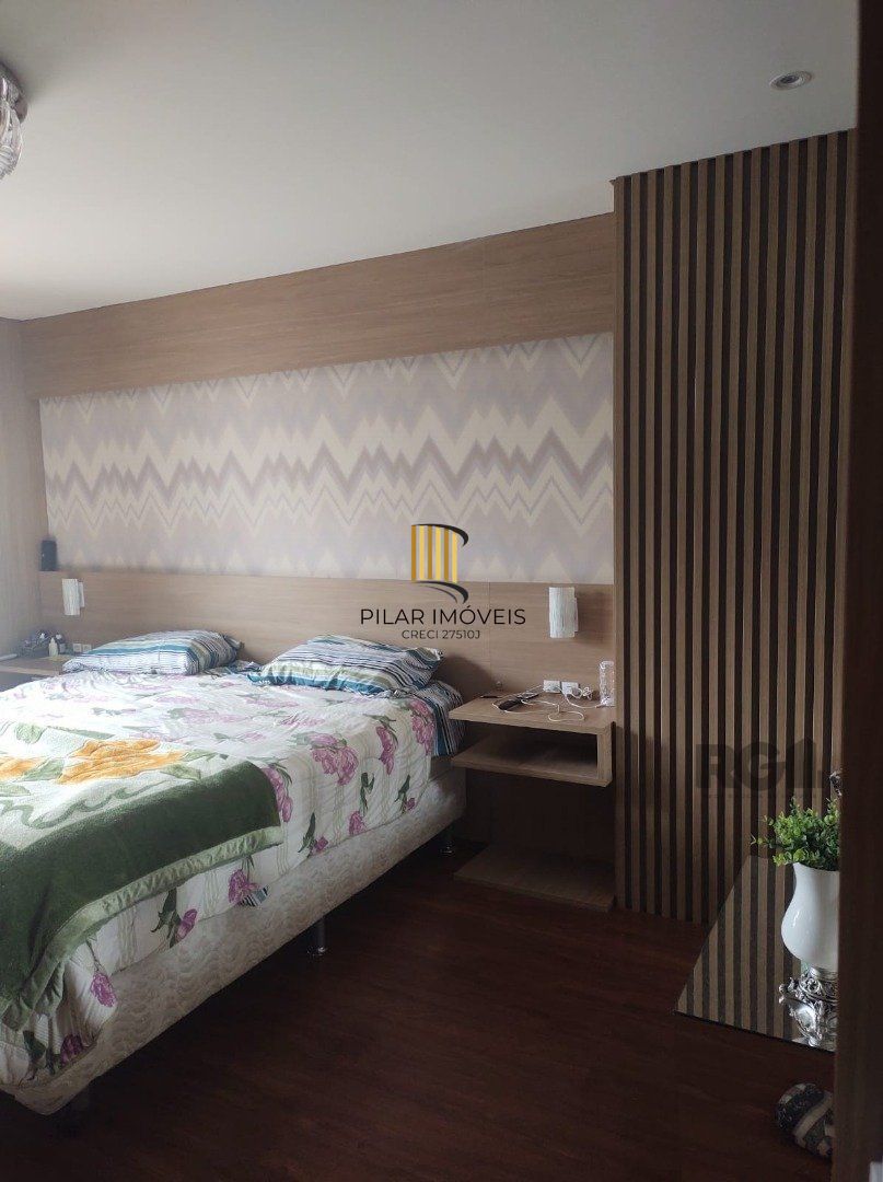 Linda Casa de Três Pavimentos, Finamente Decorada, Pronta para Morar!