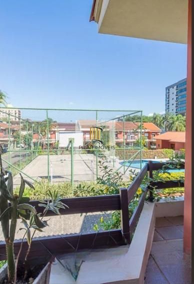 Linda casa com 3 dormitórios, sendo 1 Suíte, Sala Ampla no Condomínio de Ótima Localização