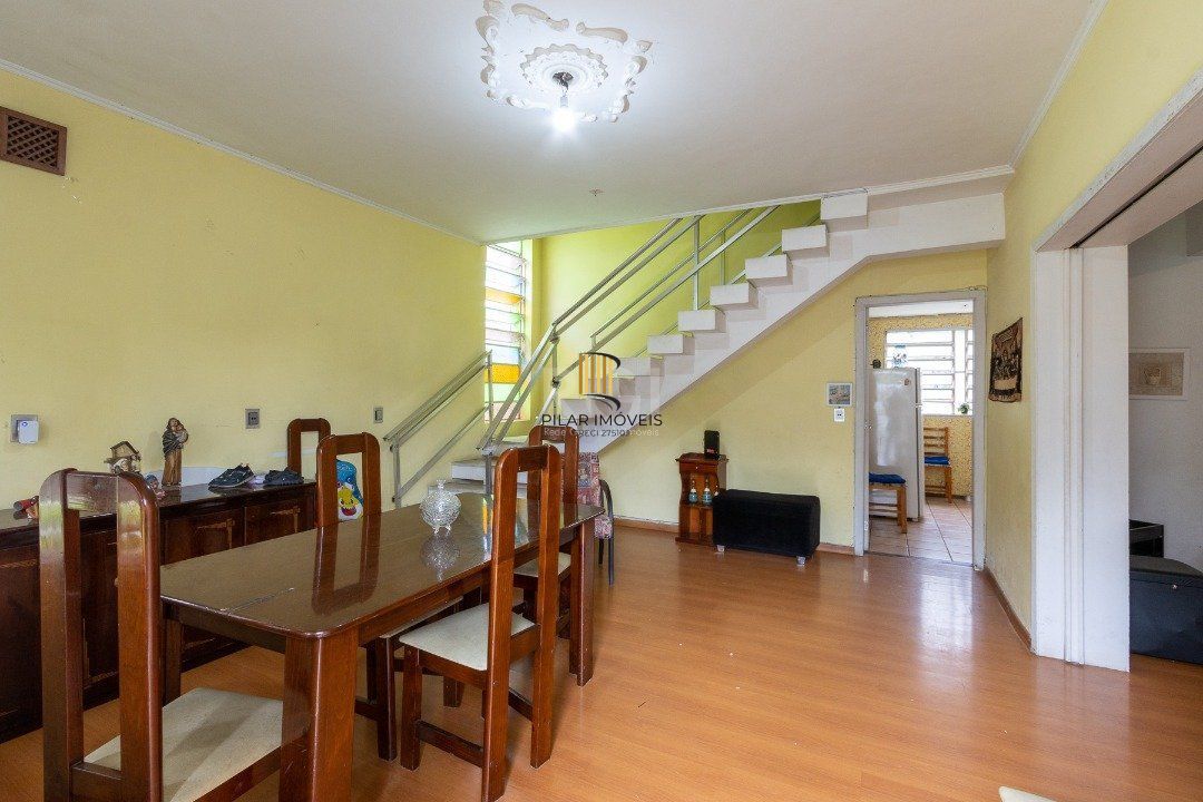 Casa 4 Dormitório(s) Bairro Medianeira