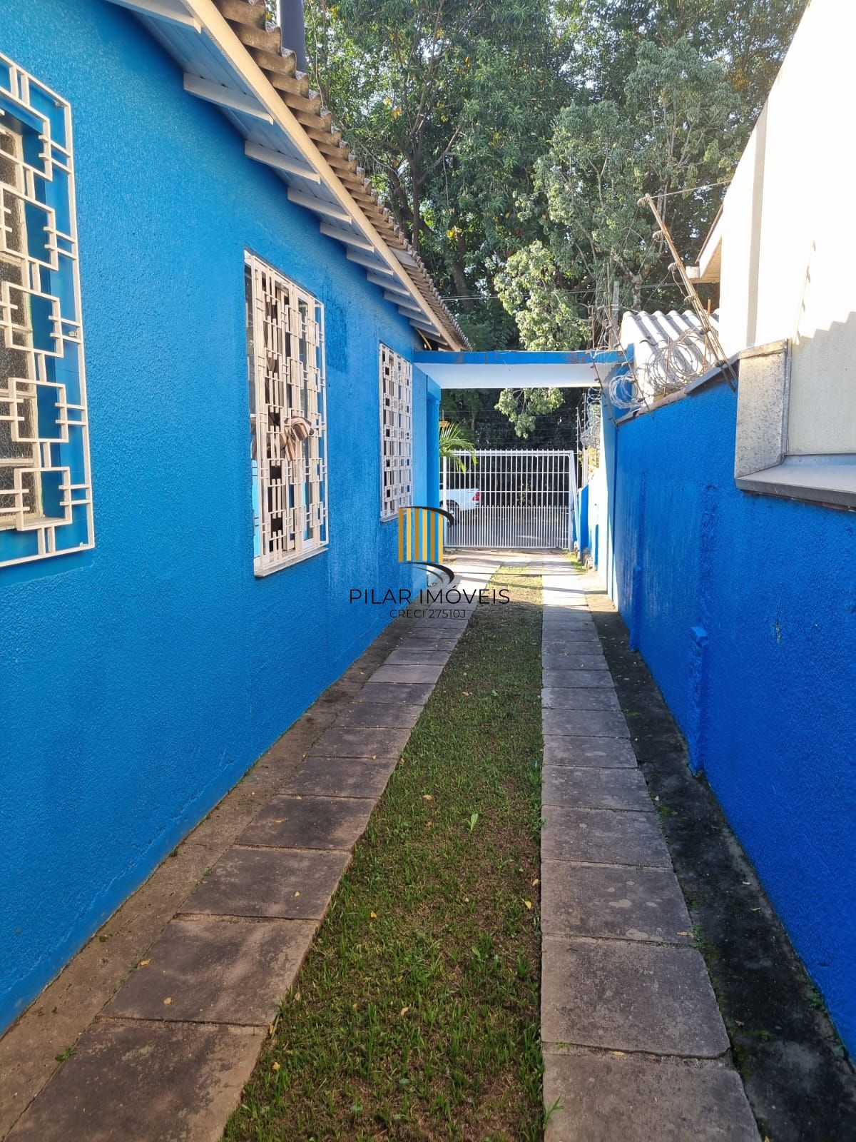 Casa 3 dormitórios no bairro Camaquã