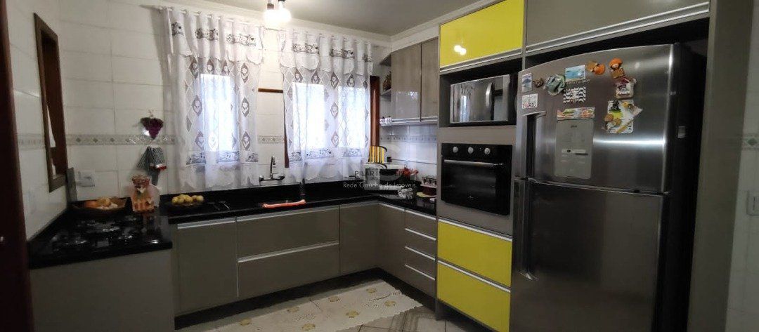 Casa para Venda - 180m², 4 dormitórios, sendo 1 suites, 3 vagas - Campo Novo