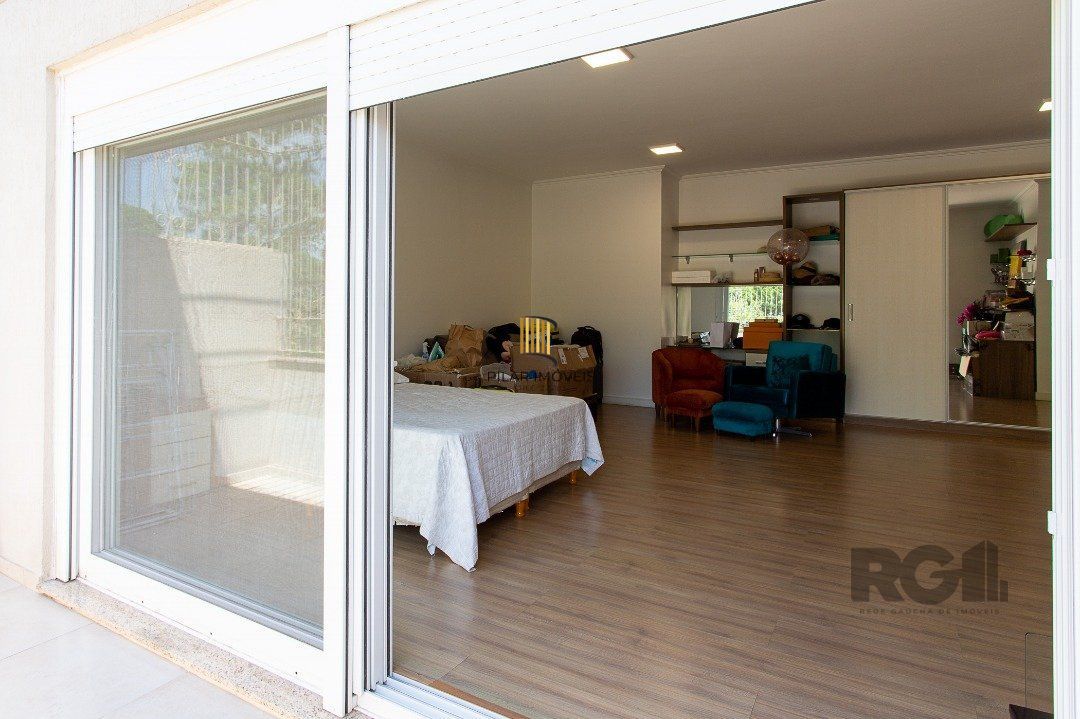 Apartamento com uma cobertura horizontal com 329,10 m² privativos com suíte