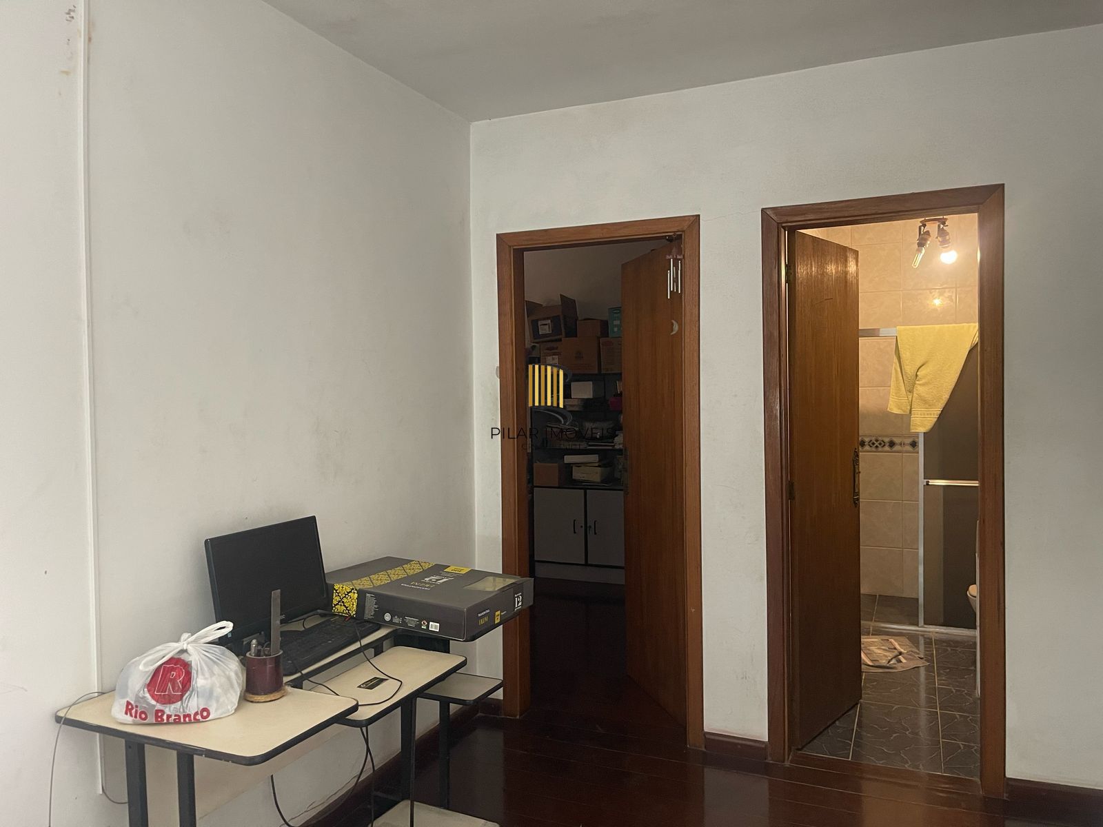 **Casa Residencial à Venda em Porto Alegre, Rio Grande do Sul**