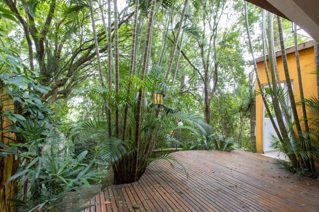 Sobrado com 300m² à venda, 3 quartos, 1 suite, 2 vagas - Bairro Espírito Santo