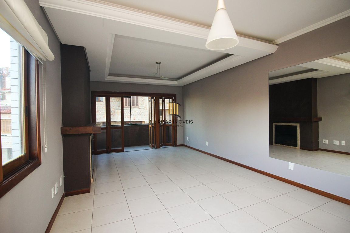 Apartamento de 2 dormitórios, 1 suíte, closet e 2 vagas de garagem .