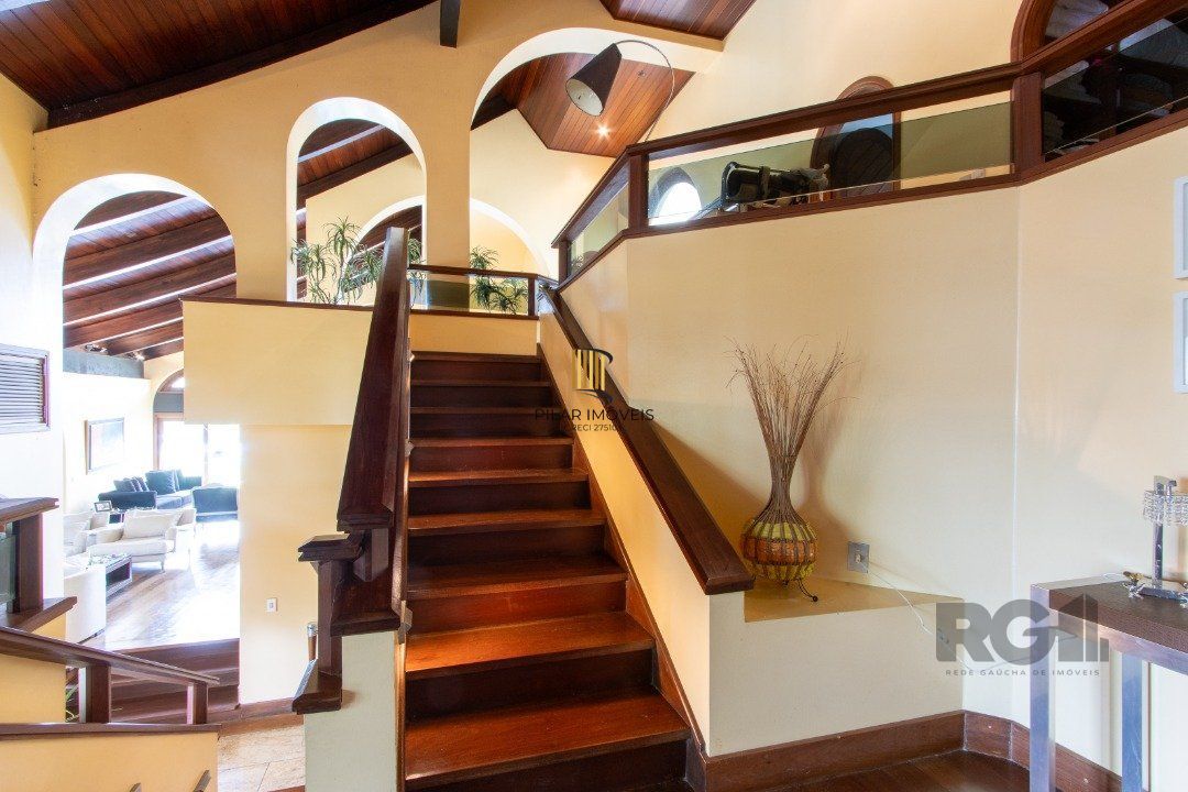 Casa para Venda - 645m², 4 dormitórios, sendo 4 suites, 11 vagas - Tristeza