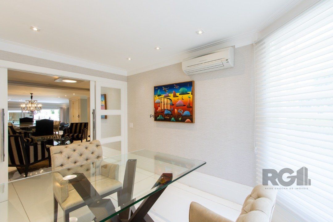 Casa em condominio, mobiliada com 741m² privativos , com 3 suítes- master