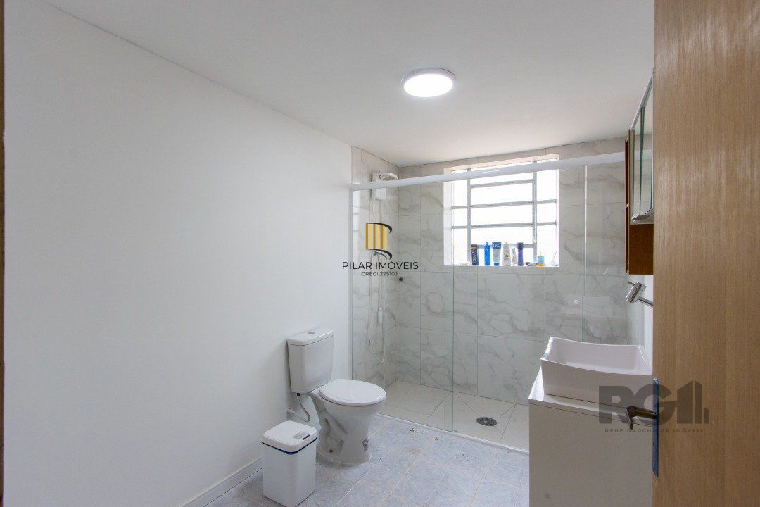 Casa 7 dormitórios no bairro Camaquã