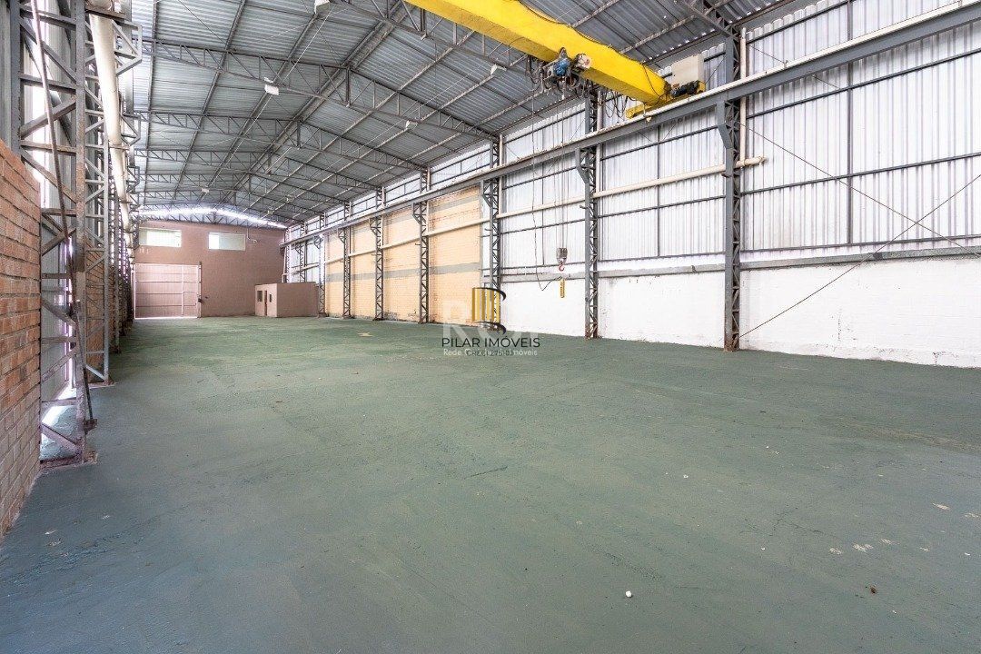 Pavilhão com área construída de cerca de 900m²