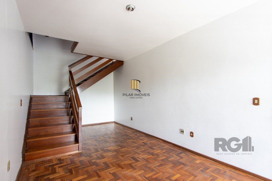 Casa 4 dormitórios no bairro Nonoai