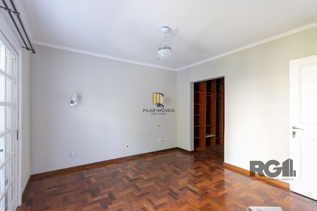 BELO SOBRADO, 3 QUARTOS, 1 SUITE, PISCINA, 320m² PRIVATIVOS - TRISTEZA