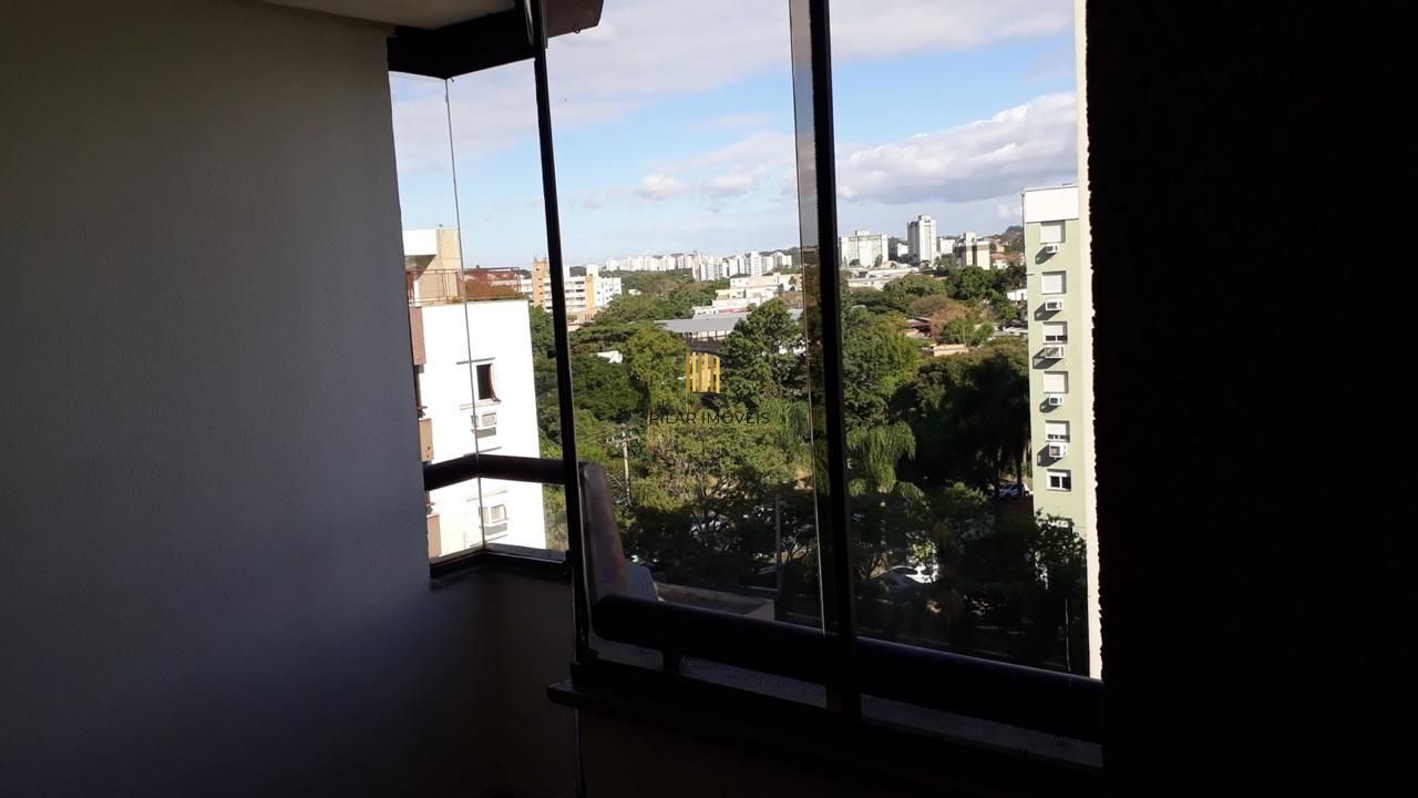 Cobertura com 137m², no Bairro Cristal, de 2 dormitórios, sento uma suíte, ampla sacada, churrasqueira, vista panorâmica, vaga coberta.