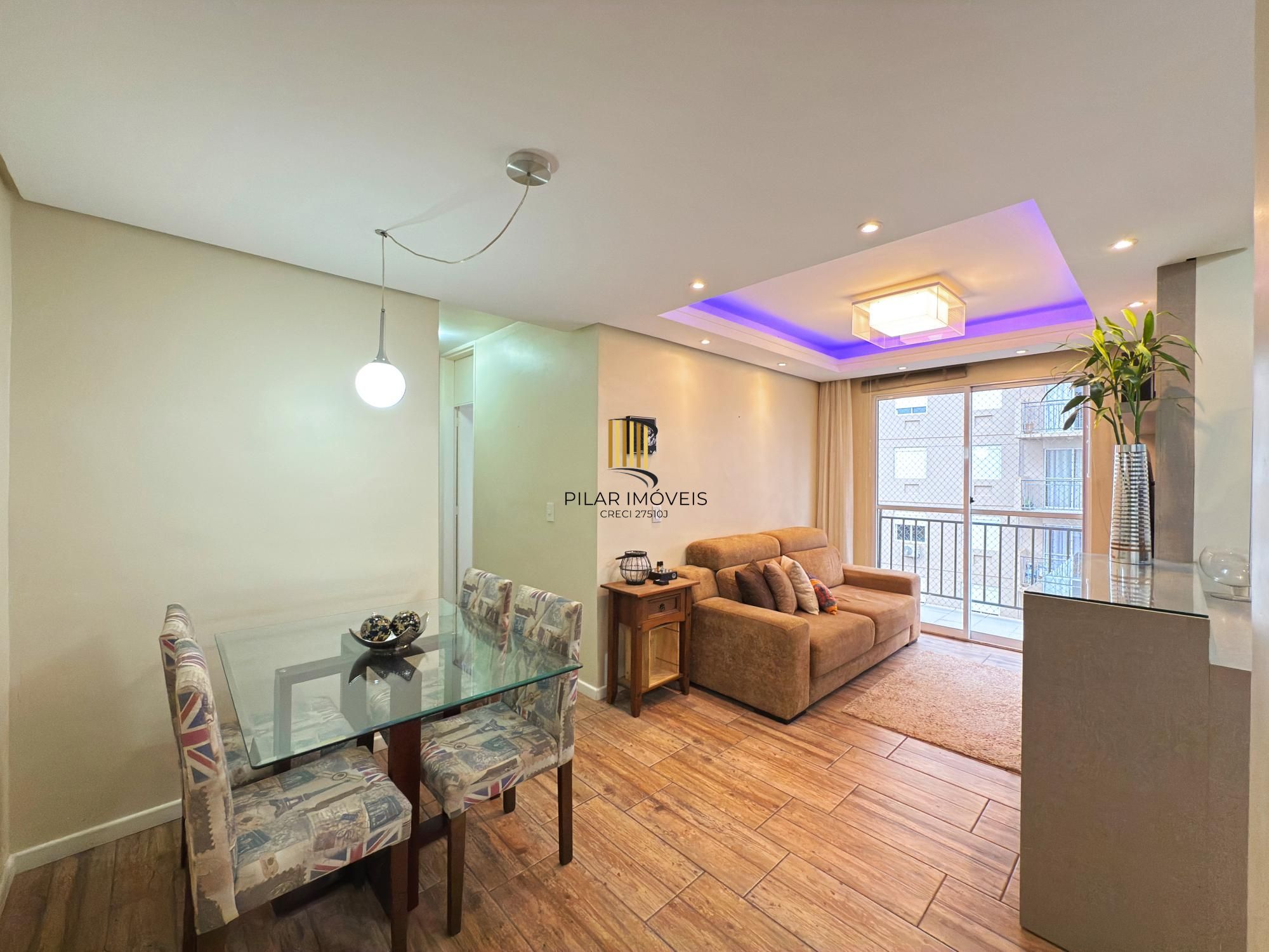 Apartamento de 3 dormitórios, 1 suíte e 2 vagas de garagem cobertas.