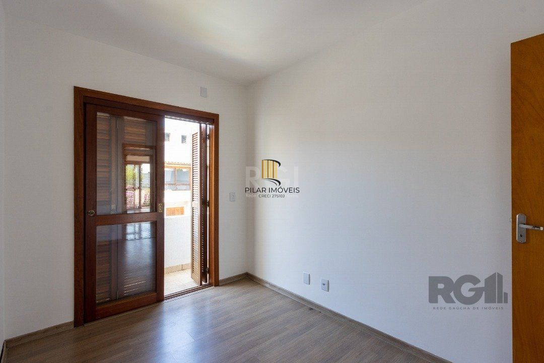 Casa 3 dormitórios no bairro Guarujá