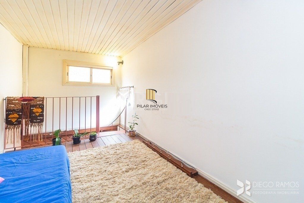 Casa térrea à venda, com 2 suites, 3 banheiros, edicula, pátio, 2 vagas - Bairro Medianeira