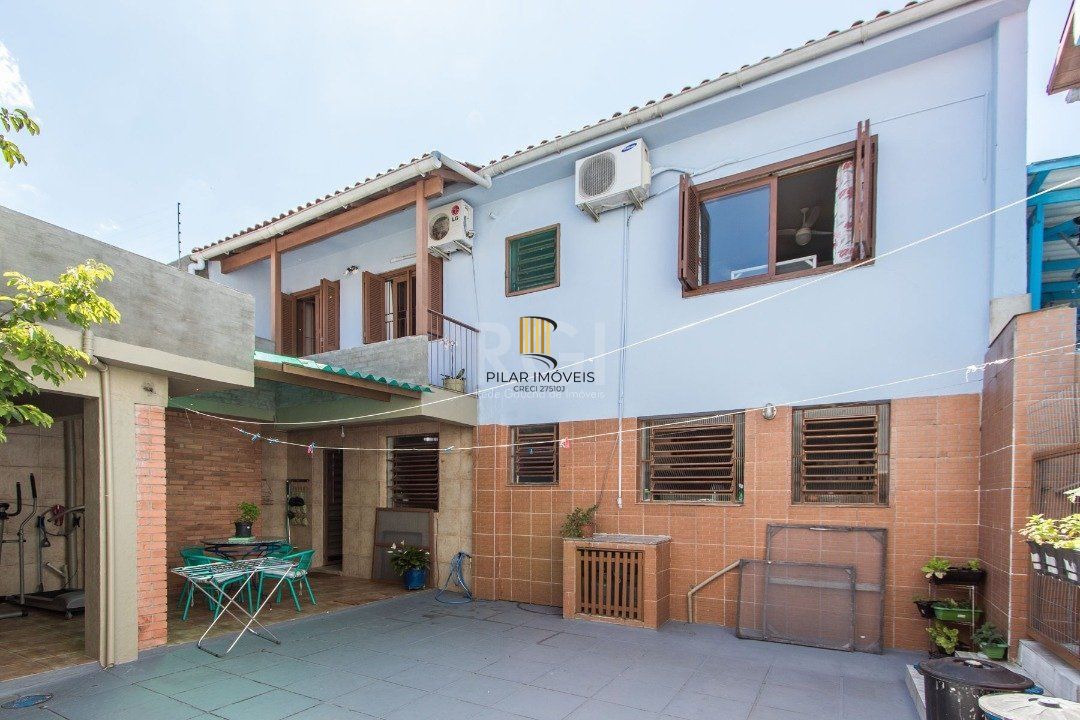 Casa para Venda - 211m², 3 dormitórios, 3 vagas - Vila Nova