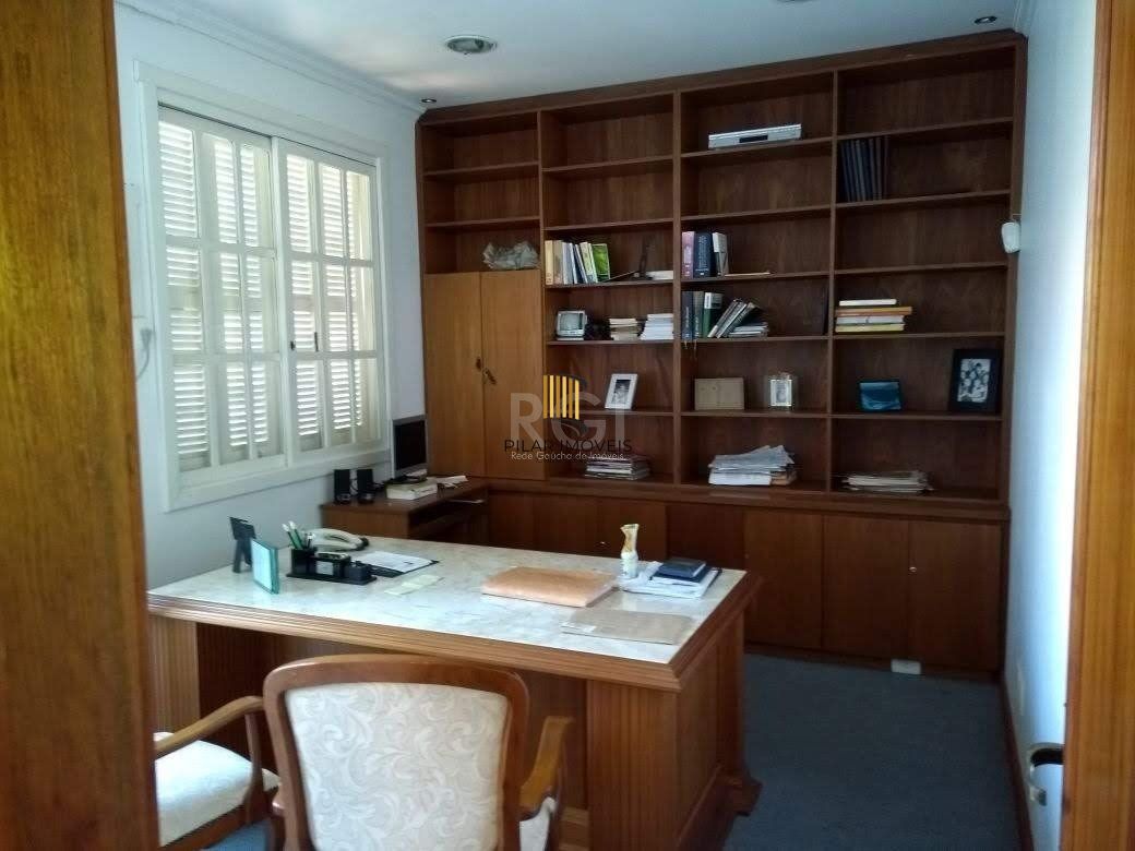 Casa para Venda - 300m², 4 dormitórios, 4 vagas - Menino Deus