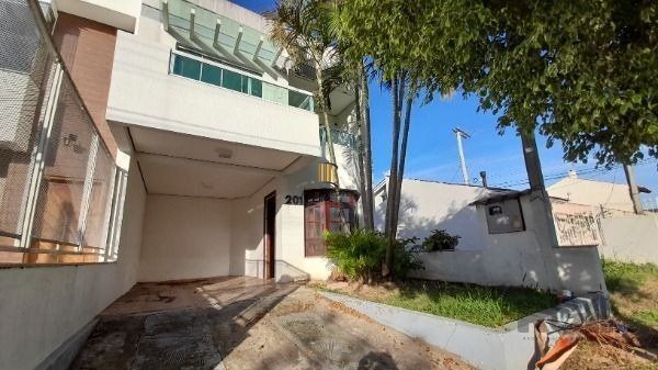 Casa 3 dormitórios no bairro Hípica