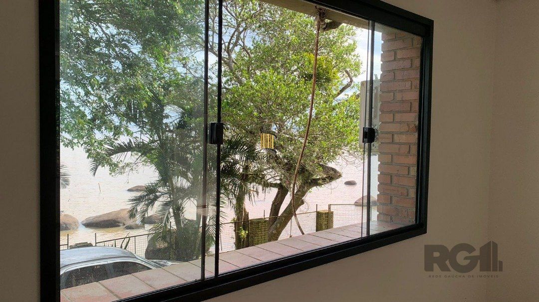 AMPLA CASA COM PRAIA PRIVATIVA NA ZONA SUL DE POA