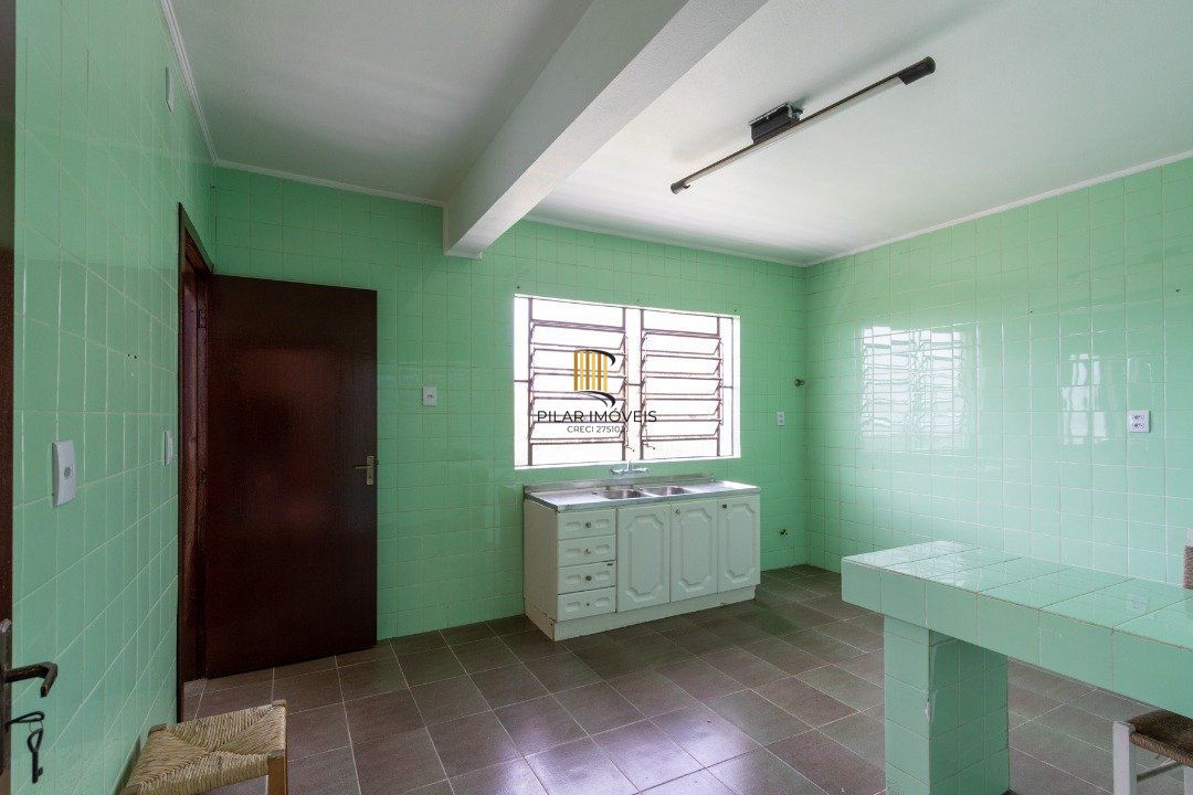 Casa para Venda - 454.7m², 5 dormitórios, sendo 1 suites, 8 vagas - Teresópolis