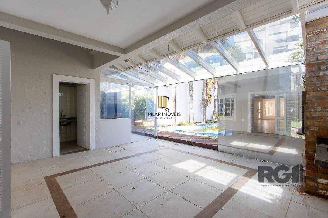 BELO SOBRADO, 3 QUARTOS, 1 SUITE, PISCINA, 320m² PRIVATIVOS - TRISTEZA