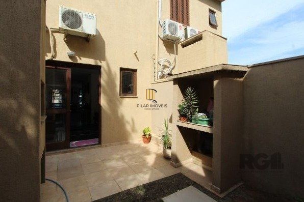 Casa para Venda - 180m², 3 dormitórios, sendo 3 suites, 3 vagas - Hípica