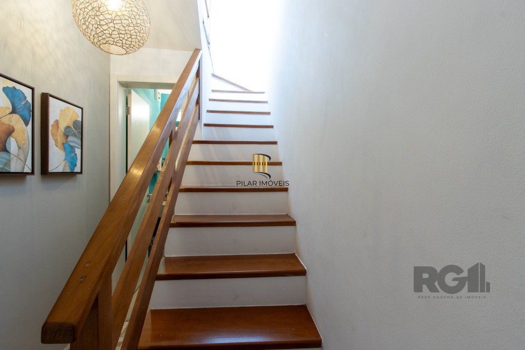 Casa em condomínio fechado,  com 3 quartos,  suíte, 3 banheiros e 2 vagas - Bairro Teresópolis