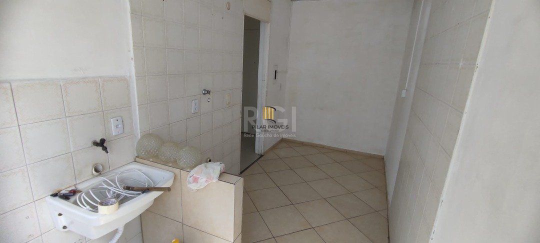 Apartamento com 3 dormitórios, 1 banheiro social e 1 vaga/box