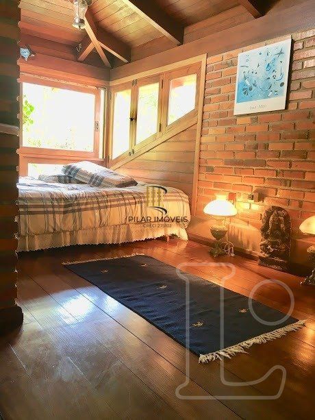 Casa para Venda - 570m², 3 dormitórios, sendo 1 suites, 2 vagas - Hípica