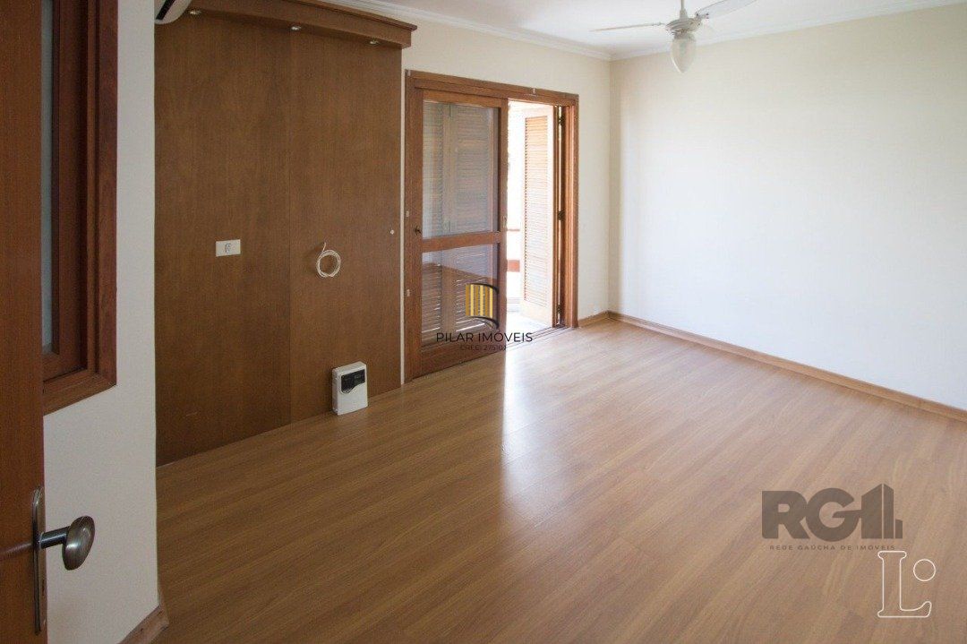 Casa 3 dormitórios no bairro Hípica
