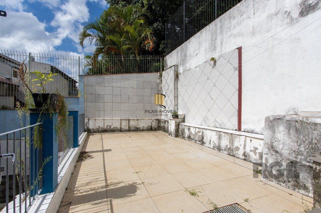 Casa 4 dormitórios no bairro Nonoai