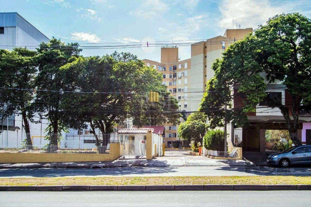 Apartamento de 02 dormitórios com móveis e roupeiros planejados