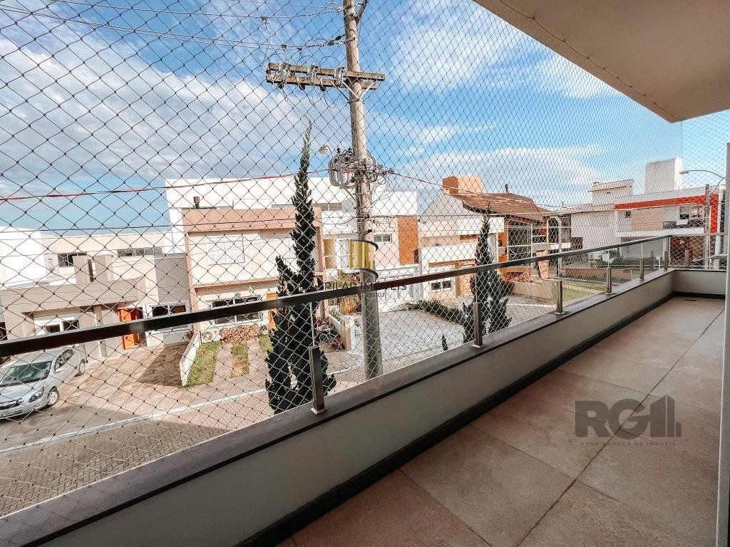 Excelente residência com aproximadamente 219m² privativos,