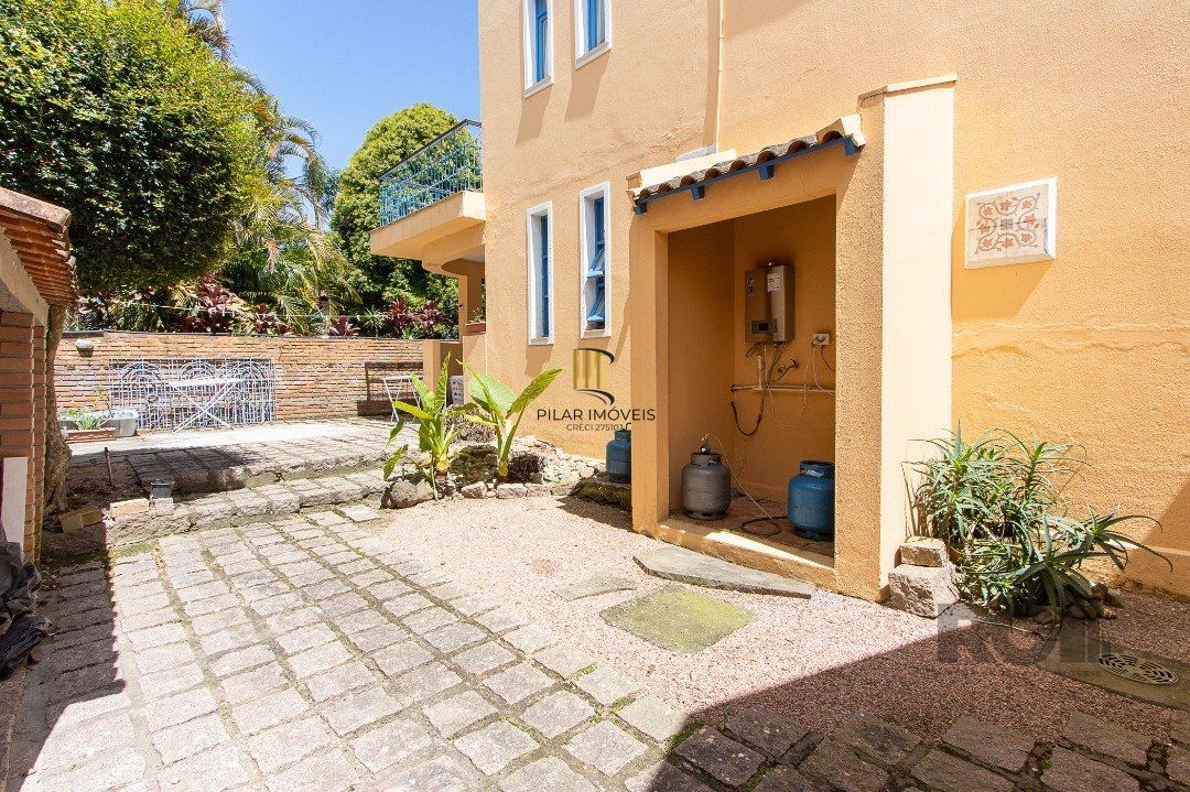 Casa 4 dormitórios no bairro Jardim Isabel