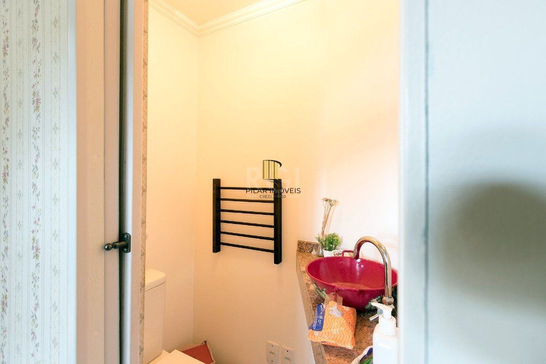 Casa para Venda - 320m², 5 dormitórios, sendo 2 suites, 3 vagas - Tristeza