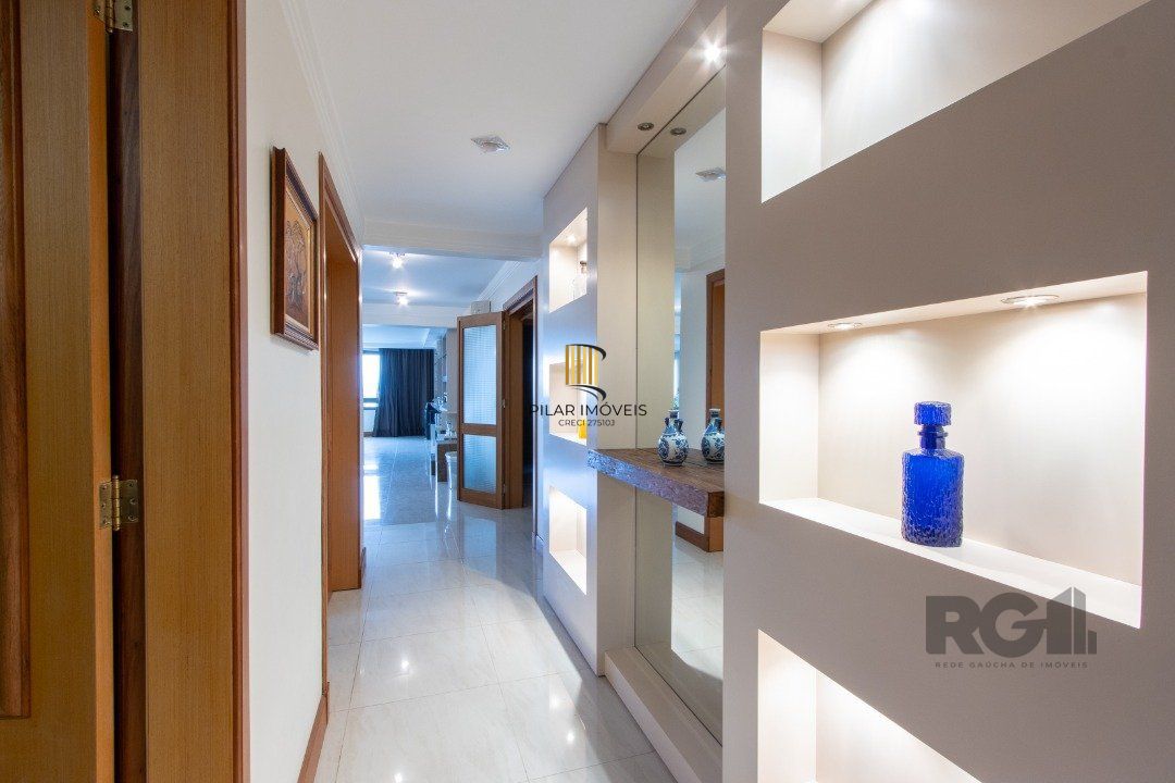 Apartamento na tristeza com três suítes e três vagas