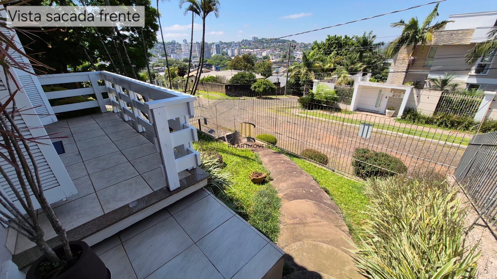 Excelente casa de 4 dormitórios, 1 suíte e 2 vagas em Novo Hamburgo.