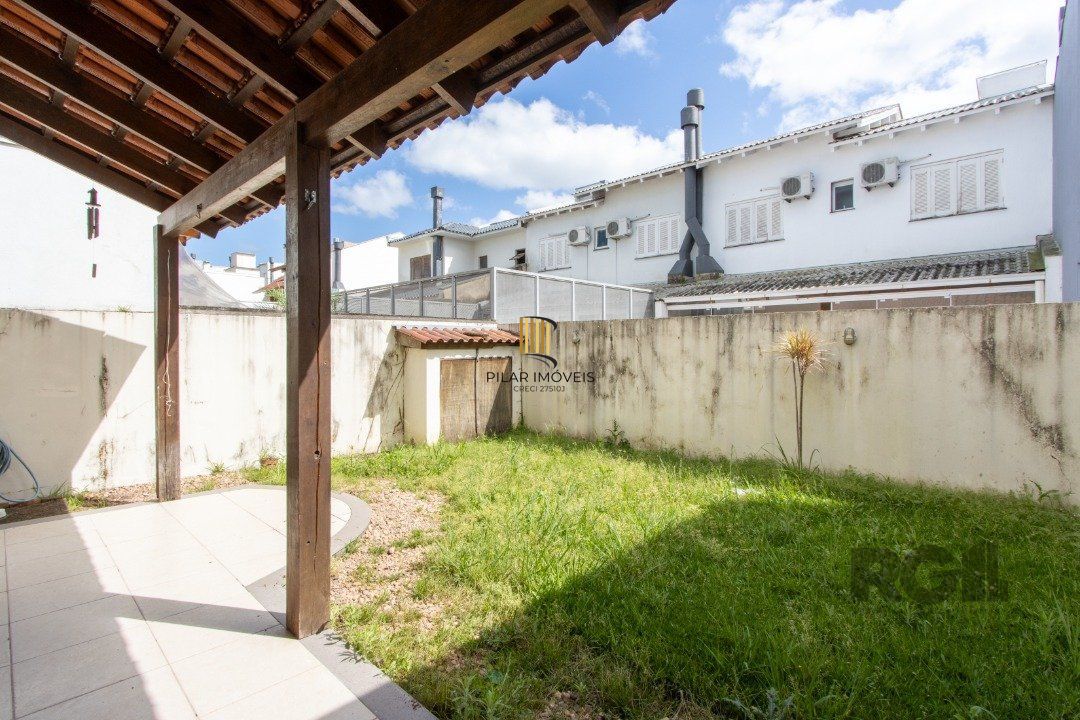 Casa 3 dormitórios no bairro Hípica